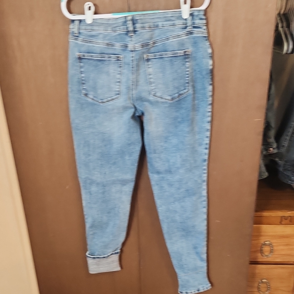 Maurices Light Blue Ankle Jeans - Picture 5 of 6